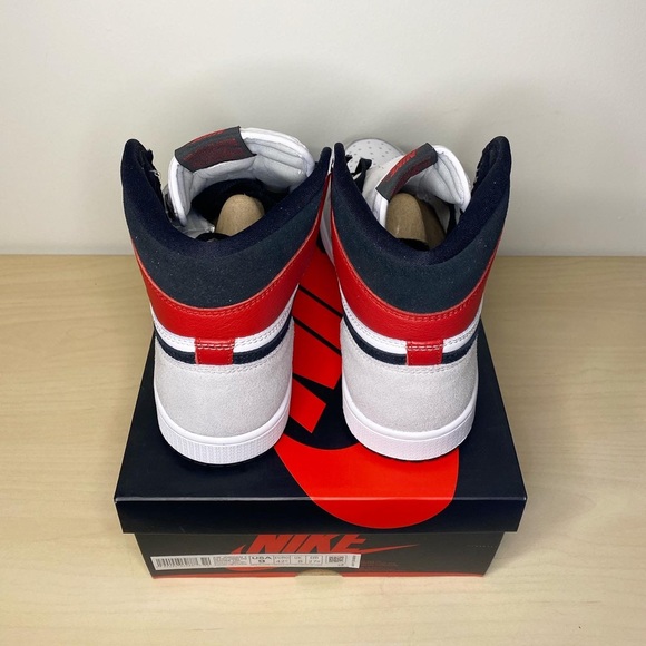 SOLD-Jordan 1 High Light Smoke Grey - Picture 4 of 4